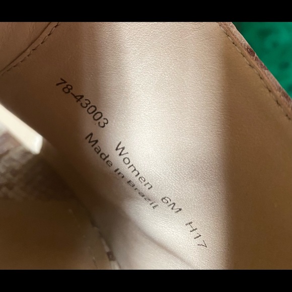 Like New! Johnston & Murphy Angie Taupe Snakeskin Leather Mules Size 6 - Picture 6 of 15